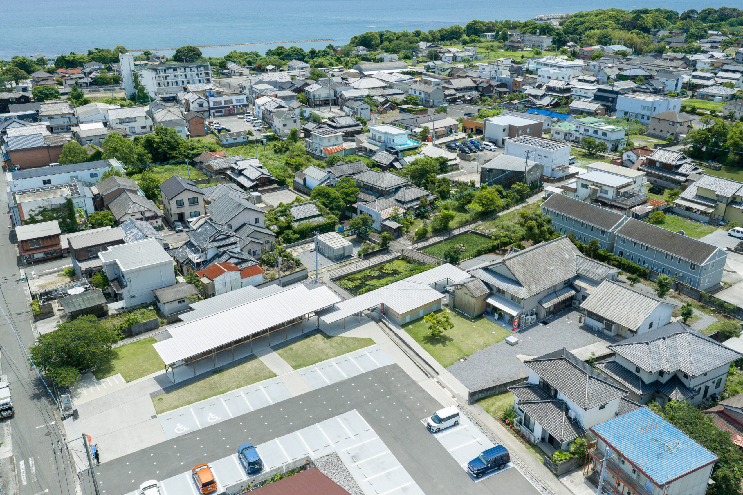 大分県内の建物と周辺環境を上空から撮影したドローン空撮写真